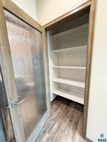 5219 E 67th St Street, Sioux Falls, SD 57108