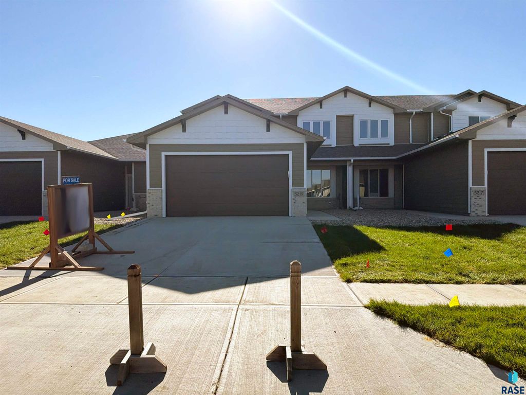 5219 E 67th St Street, Sioux Falls, SD 57108