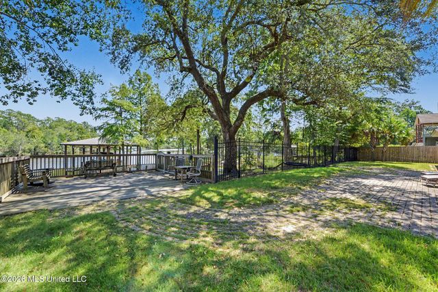 8324 Maunalani Place, Diamondhead, MS 39525
