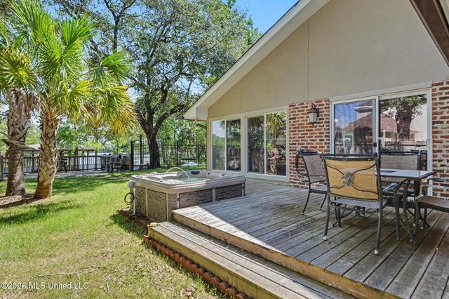8324 Maunalani Place, Diamondhead, MS 39525