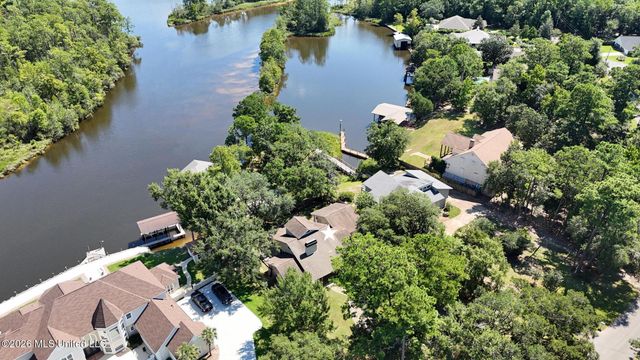 8324 Maunalani Place, Diamondhead, MS 39525
