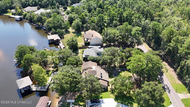 8324 Maunalani Place, Diamondhead, MS 39525