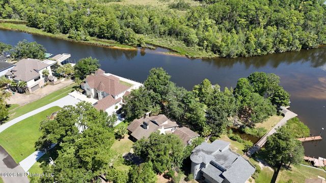 8324 Maunalani Place, Diamondhead, MS 39525