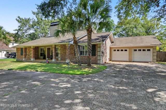 8324 Maunalani Place, Diamondhead, MS 39525