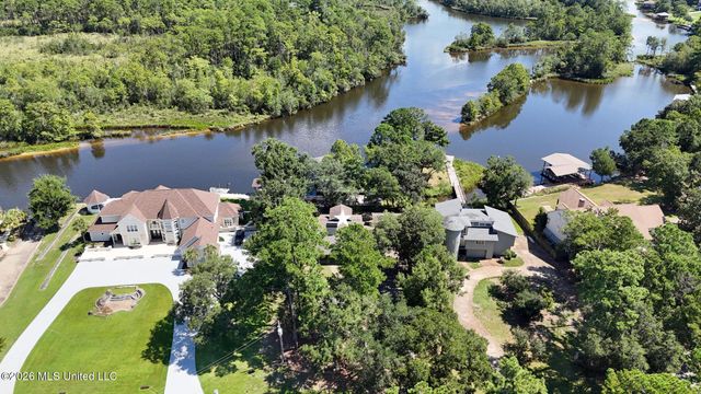 8324 Maunalani Place, Diamondhead, MS 39525