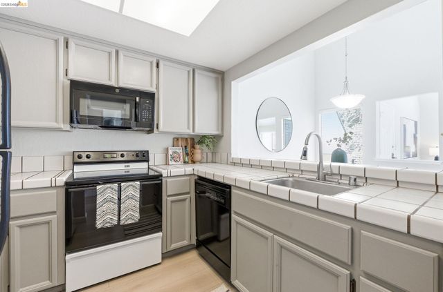 3657 West Ct, Richmond, CA 94806