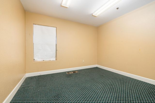 2127 S Giddings Street, Visalia, CA 93277