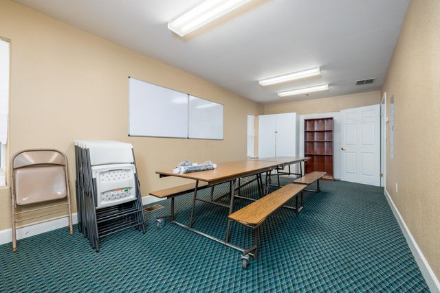 2127 S Giddings Street, Visalia, CA 93277