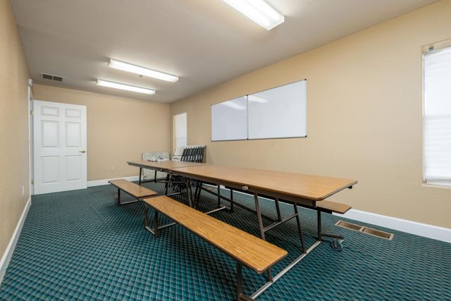 2127 S Giddings Street, Visalia, CA 93277