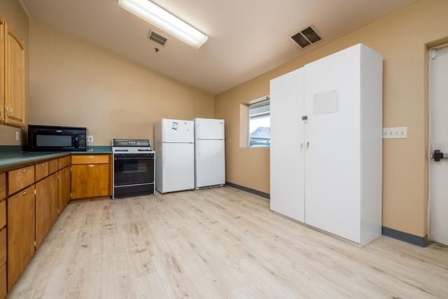 2127 S Giddings Street, Visalia, CA 93277