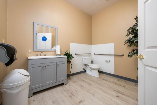 2127 S Giddings Street, Visalia, CA 93277