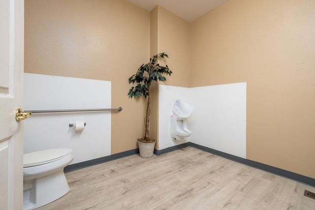 2127 S Giddings Street, Visalia, CA 93277