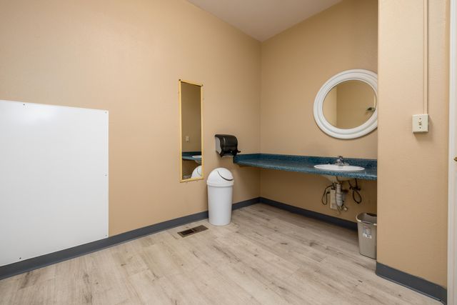 2127 S Giddings Street, Visalia, CA 93277