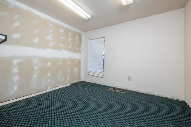 2127 S Giddings Street, Visalia, CA 93277