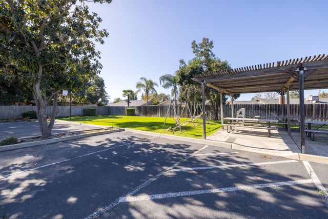 2127 S Giddings Street, Visalia, CA 93277