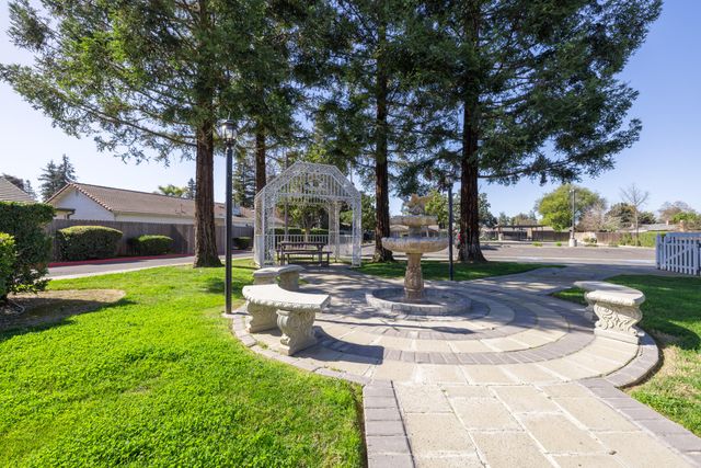 2127 S Giddings Street, Visalia, CA 93277