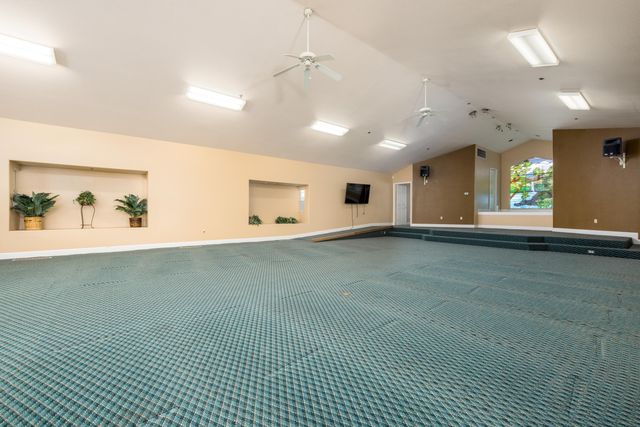 2127 S Giddings Street, Visalia, CA 93277