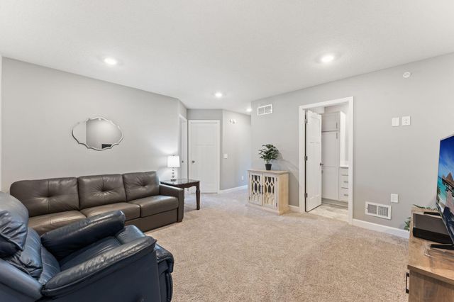 21902 Denton Avenue, Farmington, MN 55024