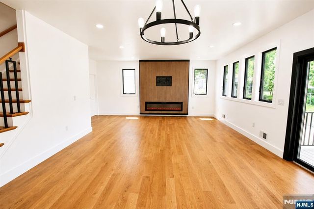 6 Henoch Avenue, Clifton, NJ 07013