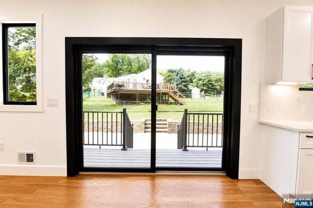 6 Henoch Avenue, Clifton, NJ 07013