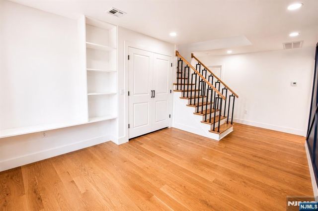 6 Henoch Avenue, Clifton, NJ 07013