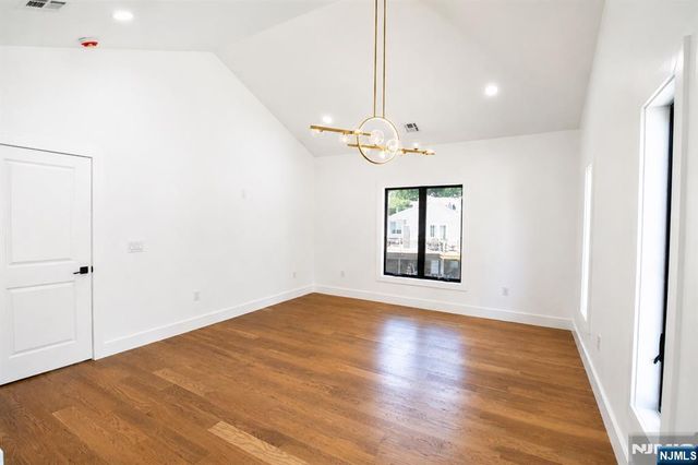 6 Henoch Avenue, Clifton, NJ 07013
