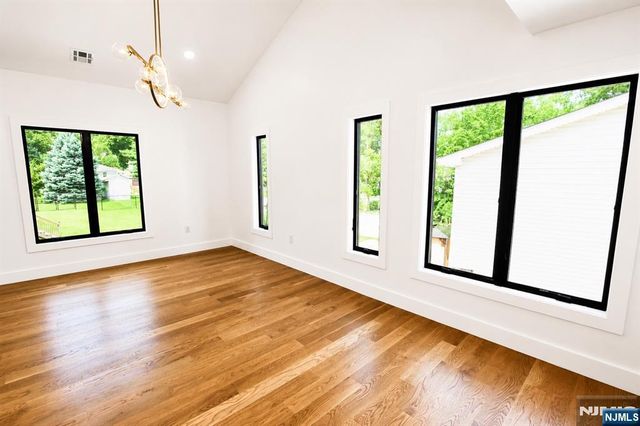 6 Henoch Avenue, Clifton, NJ 07013