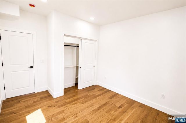 6 Henoch Avenue, Clifton, NJ 07013