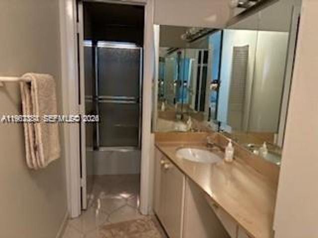 300 Bayview Dr 707, Sunny Isles Beach, FL 33160