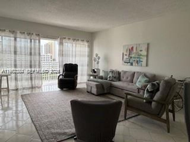 300 Bayview Dr 707, Sunny Isles Beach, FL 33160