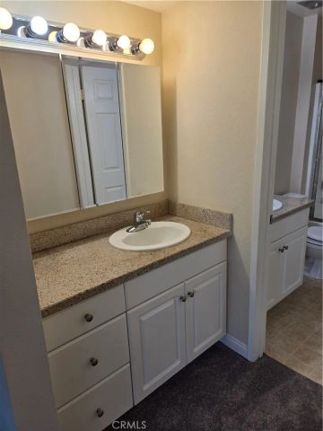 5520 Owensmouth, Woodland Hills, CA 91367
