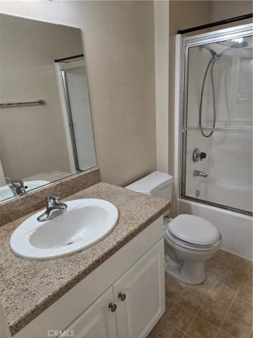 5520 Owensmouth, Woodland Hills, CA 91367
