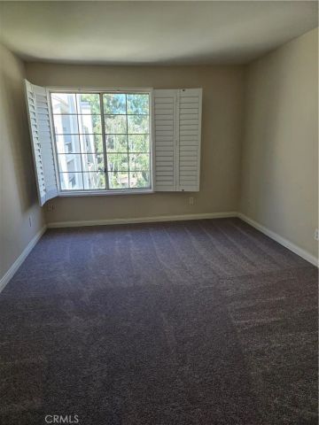 5520 Owensmouth, Woodland Hills, CA 91367