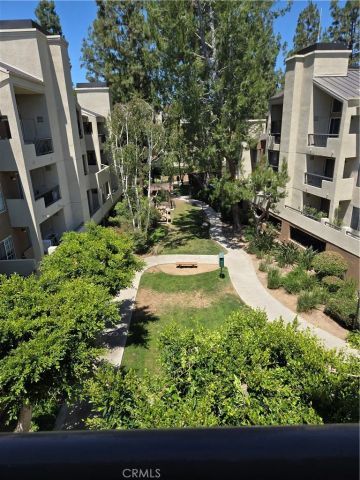 5520 Owensmouth, Woodland Hills, CA 91367