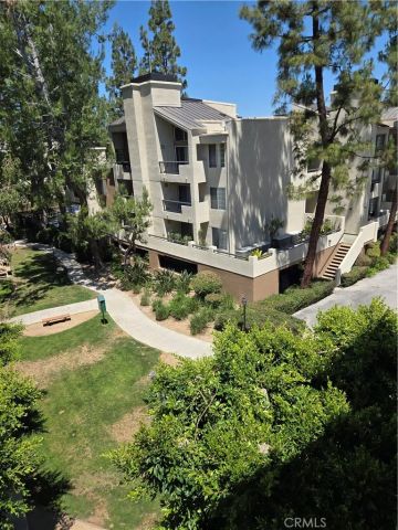 5520 Owensmouth, Woodland Hills, CA 91367