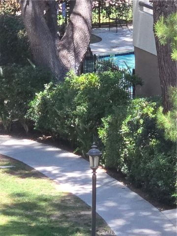 5520 Owensmouth, Woodland Hills, CA 91367