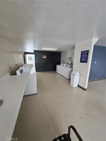5520 Owensmouth, Woodland Hills, CA 91367