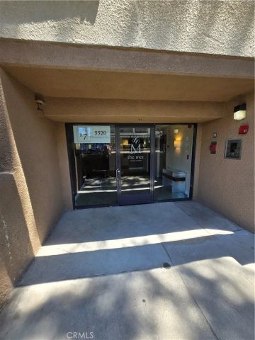 5520 Owensmouth, Woodland Hills, CA 91367