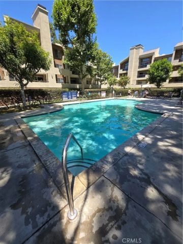 5520 Owensmouth, Woodland Hills, CA 91367