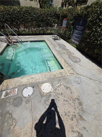 5520 Owensmouth, Woodland Hills, CA 91367