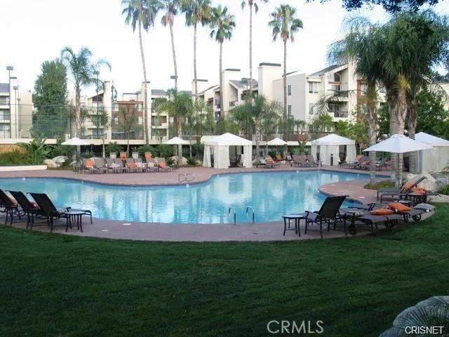 5520 Owensmouth, Woodland Hills, CA 91367