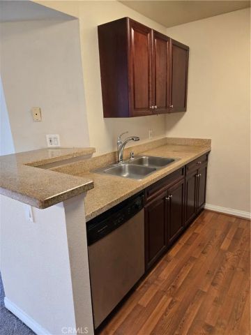 5520 Owensmouth, Woodland Hills, CA 91367
