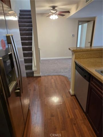 5520 Owensmouth, Woodland Hills, CA 91367