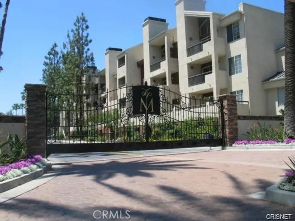 5520 Owensmouth, Woodland Hills, CA 91367