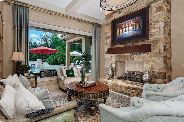 2 Lace Point, The Woodlands, TX 77382