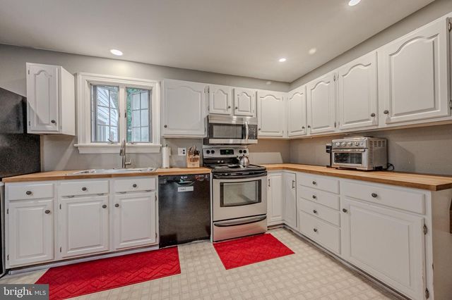 14 WORRAL CT, Newark, DE 19711