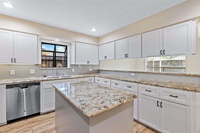 10735 Kitty Brook Drive, Houston, TX 77071