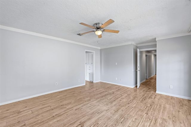 10735 Kitty Brook Drive, Houston, TX 77071