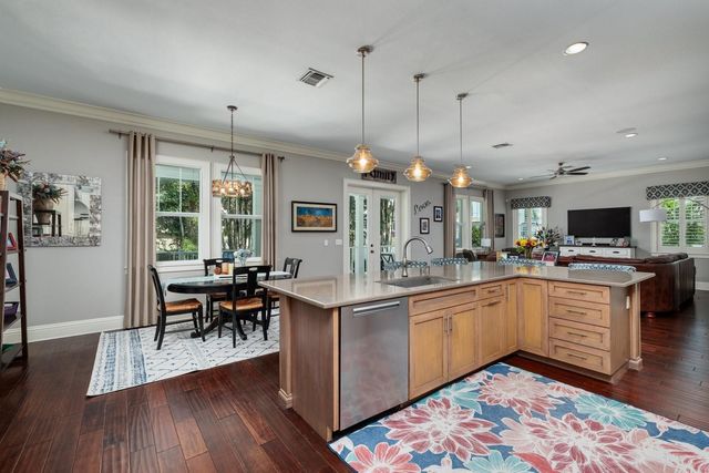 852 CORDOVA BOULEVARD NE, St Petersburg, FL 33704