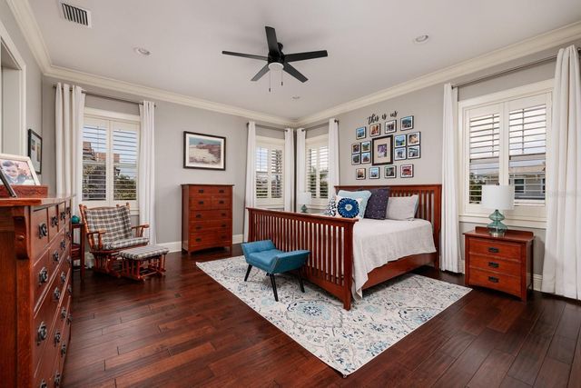 852 CORDOVA BOULEVARD NE, St Petersburg, FL 33704